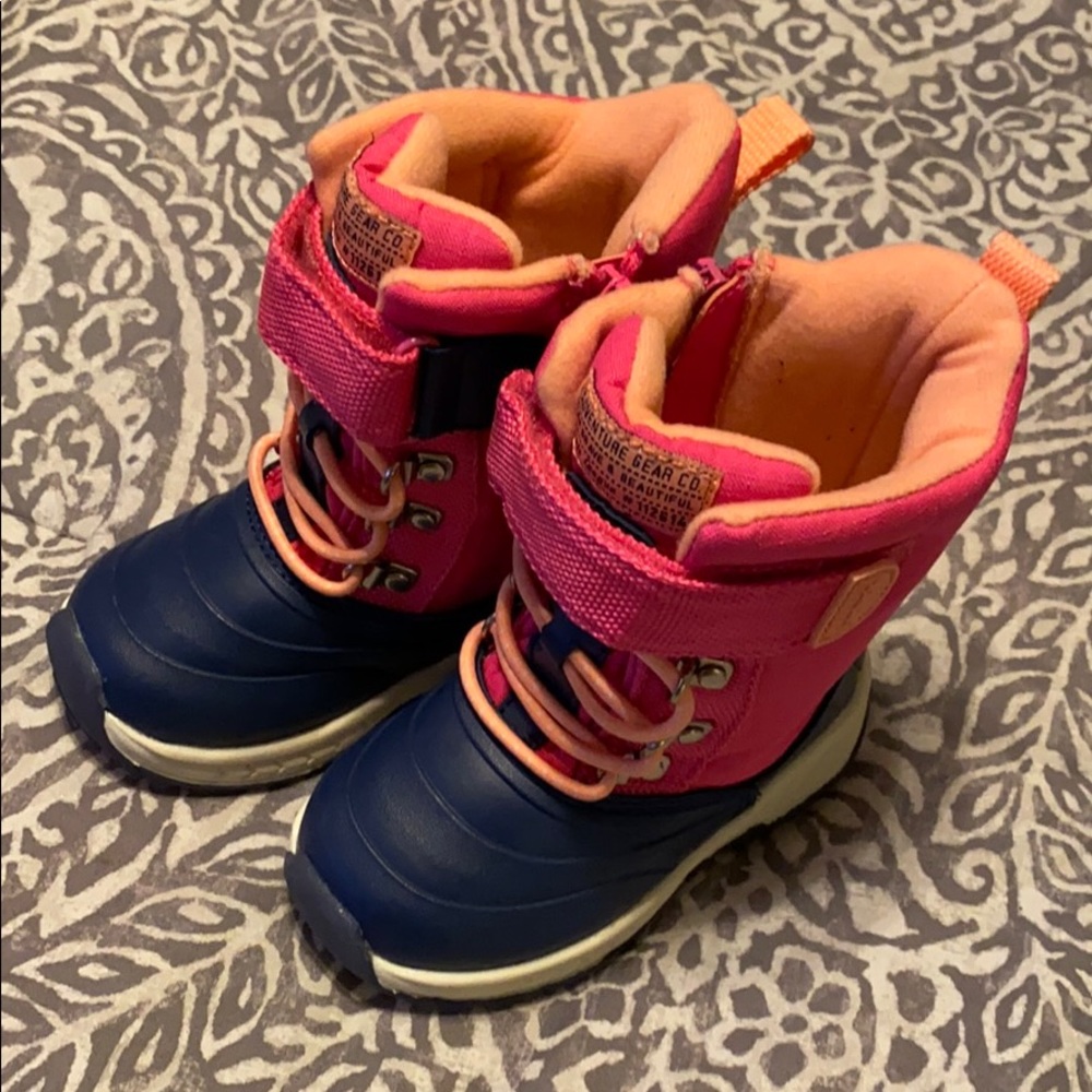 Carter’s Toddler Girl snow boots. Size 7